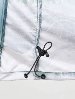 Craft Løbetøj|Løbetøj-Advanced Essence Wind Løbejakke Herre, multi MultiMateriale: 60 % Genanvendt Polyester / 40 % Polyester En løbejakke med mange gode detaljer, bl.a.: - Letvægtsmateriale - Vindbeskyttende og vandafvisende - To forlommer med lynlås - Strategisk placeret mesh paneler for god åndbarhed - Justerbar elastik i livetDetaljer