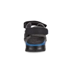 Ecco Sandaler-Biom Raft Børnesandal  Black / Blue Sporty sandal i et smart design fra Ecco. Ecco Biom Raft sandal er lavet så den er utrolig let, og giver rigtig god støtte med dens ydersål lavet af PU. Der er tre velcro remme i sandalen, så man tilpasse den lige efter fodens form. En sandal med mange gode detaljer, bl.a.:- Tre justerbar velcro remme - Lavet af letvægts materialer - Ikke noget læder, så man kan gå på stranden med den- Natural Biom Motion teknologi anvendt- Ydersål i slidstærkt materiale Detaljer