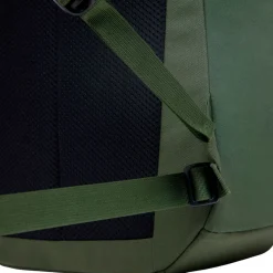 Haglöfs Rygsække|Udstyr-Corker Large - Seawead Green  Seawead GreenVægt: 678 gramVolumen: 24 literMål LxDxB: 49 x 30x 20En innovativt designet og karakteristisk dagtursrygsæk i høj kvalitet til unge eventyrere. Fremstillet af genanvendte, beskyttende stoffer. Indholdet i Corker er let at komme til via en smart, stor åbning i siden, der giver god adgang til - og et let overblik over - alt, hvad der er pakket ned i den. Robust opbygning, der forhindrer rygsækken i at falde sammen.Specifikationer:- 100% genanvendt hovedbestanddel, vejrbestandigt og meget holdbart stof- Stor åbning i siderummet, der giver god adgang og overblik over indholdet- En mindre lynlåslomme inde i hovedrummet- Box-facon: forhindrer rygsækken i at falde sammen- Navn og adresselabel trykt indvendigt i rygsækken- En strækbar sidelomme, der kan udvides, til vandflaske eller ekstra udstyr- Anatomisk formede skulderremme Brystrem med brudsikkert sikkerhedsspænde- Ekstern strop for lettere adgang til ting såsom tøj- Reflekslogo for god synlighed- Store lynlåsstrop, der er lette at få fat i- Håndtag i toppen, der er let at gribe fat i- Overfladerne er imprægneret med DWR uden fluorocarbon: hjælper med at holde vand og smuds borteDetaljer