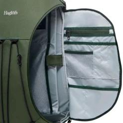 Haglöfs Rygsække|Udstyr-Corker Large - Seawead Green  Seawead GreenVægt: 678 gramVolumen: 24 literMål LxDxB: 49 x 30x 20En innovativt designet og karakteristisk dagtursrygsæk i høj kvalitet til unge eventyrere. Fremstillet af genanvendte, beskyttende stoffer. Indholdet i Corker er let at komme til via en smart, stor åbning i siden, der giver god adgang til - og et let overblik over - alt, hvad der er pakket ned i den. Robust opbygning, der forhindrer rygsækken i at falde sammen.Specifikationer:- 100% genanvendt hovedbestanddel, vejrbestandigt og meget holdbart stof- Stor åbning i siderummet, der giver god adgang og overblik over indholdet- En mindre lynlåslomme inde i hovedrummet- Box-facon: forhindrer rygsækken i at falde sammen- Navn og adresselabel trykt indvendigt i rygsækken- En strækbar sidelomme, der kan udvides, til vandflaske eller ekstra udstyr- Anatomisk formede skulderremme Brystrem med brudsikkert sikkerhedsspænde- Ekstern strop for lettere adgang til ting såsom tøj- Reflekslogo for god synlighed- Store lynlåsstrop, der er lette at få fat i- Håndtag i toppen, der er let at gribe fat i- Overfladerne er imprægneret med DWR uden fluorocarbon: hjælper med at holde vand og smuds borteDetaljer