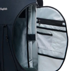 Haglöfs Rygsække|Udstyr-Corker Large - True Black  True BlackVægt: 678 gramVolumen: 24 literMål LxDxB: 49 x 30x 20En innovativt designet og karakteristisk dagtursrygsæk i høj kvalitet til unge eventyrere. Fremstillet af genanvendte, beskyttende stoffer. Indholdet i Corker er let at komme til via en smart, stor åbning i siden, der giver god adgang til - og et let overblik over - alt, hvad der er pakket ned i den. Robust opbygning, der forhindrer rygsækken i at falde sammen.Specifikationer:- 100% genanvendt hovedbestanddel, vejrbestandigt og meget holdbart stof- Stor åbning i siderummet, der giver god adgang og overblik over indholdet- En mindre lynlåslomme inde i hovedrummet- Box-facon: forhindrer rygsækken i at falde sammen- Navn og adresselabel trykt indvendigt i rygsækken- En strækbar sidelomme, der kan udvides, til vandflaske eller ekstra udstyr- Anatomisk formede skulderremme Brystrem med brudsikkert sikkerhedsspænde- Ekstern strop for lettere adgang til ting såsom tøj- Reflekslogo for god synlighed- Store lynlåsstrop, der er lette at få fat i- Håndtag i toppen, der er let at gribe fat i- Overfladerne er imprægneret med DWR uden fluorocarbon: hjælper med at holde vand og smuds borteDetaljer