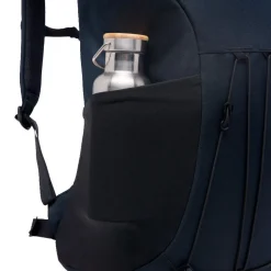 Haglöfs Rygsække|Udstyr-Corker Large - True Black  True BlackVægt: 678 gramVolumen: 24 literMål LxDxB: 49 x 30x 20En innovativt designet og karakteristisk dagtursrygsæk i høj kvalitet til unge eventyrere. Fremstillet af genanvendte, beskyttende stoffer. Indholdet i Corker er let at komme til via en smart, stor åbning i siden, der giver god adgang til - og et let overblik over - alt, hvad der er pakket ned i den. Robust opbygning, der forhindrer rygsækken i at falde sammen.Specifikationer:- 100% genanvendt hovedbestanddel, vejrbestandigt og meget holdbart stof- Stor åbning i siderummet, der giver god adgang og overblik over indholdet- En mindre lynlåslomme inde i hovedrummet- Box-facon: forhindrer rygsækken i at falde sammen- Navn og adresselabel trykt indvendigt i rygsækken- En strækbar sidelomme, der kan udvides, til vandflaske eller ekstra udstyr- Anatomisk formede skulderremme Brystrem med brudsikkert sikkerhedsspænde- Ekstern strop for lettere adgang til ting såsom tøj- Reflekslogo for god synlighed- Store lynlåsstrop, der er lette at få fat i- Håndtag i toppen, der er let at gribe fat i- Overfladerne er imprægneret med DWR uden fluorocarbon: hjælper med at holde vand og smuds borteDetaljer