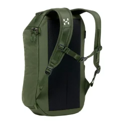 Haglöfs Rygsække|Udstyr-HAGLÖFS Corker Medium  Seaweed GreenVægt: 678 gramVolumen: 18 literMål LxDxB: 43 x 28 x 19En innovativt designet og karakteristisk dagtursrygsæk i høj kvalitet til unge eventyrere. Fremstillet af genanvendte, beskyttende stoffer. Indholdet i Corker er let at komme til via en smart, stor åbning i siden, der giver god adgang til - og et let overblik over - alt, hvad der er pakket ned i den. Robust opbygning, der forhindrer rygsækken i at falde sammen.Specifikationer:- 100% genanvendt hovedbestanddel, vejrbestandigt og meget holdbart stof- Stor åbning i siderummet, der giver god adgang og overblik over indholdet- En mindre lynlåslomme inde i hovedrummet- Box-facon: forhindrer rygsækken i at falde sammen- Navn og adresselabel trykt indvendigt i rygsækken- En strækbar sidelomme, der kan udvides, til vandflaske eller ekstra udstyr- Anatomisk formede skulderremme Brystrem med brudsikkert sikkerhedsspænde- Ekstern strop for lettere adgang til ting såsom tøj- Reflekslogo for god synlighed- Store lynlåsstrop, der er lette at få fat i- Håndtag i toppen, der er let at gribe fat i- Overfladerne er imprægneret med DWR uden fluorocarbon: hjælper med at holde vand og smuds borteDetaljer