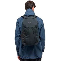 Haglöfs Rygsække|Udstyr-Corker Medium - True Black  True BlackVægt: 678 gramVolumen: 18 literMål LxDxB: 43 x 28 x 19En innovativt designet og karakteristisk dagtursrygsæk i høj kvalitet til unge eventyrere. Fremstillet af genanvendte, beskyttende stoffer. Indholdet i Corker er let at komme til via en smart, stor åbning i siden, der giver god adgang til - og et let overblik over - alt, hvad der er pakket ned i den. Robust opbygning, der forhindrer rygsækken i at falde sammen.Specifikationer:- 100% genanvendt hovedbestanddel, vejrbestandigt og meget holdbart stof- Stor åbning i siderummet, der giver god adgang og overblik over indholdet- En mindre lynlåslomme inde i hovedrummet- Box-facon: forhindrer rygsækken i at falde sammen- Navn og adresselabel trykt indvendigt i rygsækken- En strækbar sidelomme, der kan udvides, til vandflaske eller ekstra udstyr- Anatomisk formede skulderremme Brystrem med brudsikkert sikkerhedsspænde- Ekstern strop for lettere adgang til ting såsom tøj- Reflekslogo for god synlighed- Store lynlåsstrop, der er lette at få fat i- Håndtag i toppen, der er let at gribe fat i- Overfladerne er imprægneret med DWR uden fluorocarbon: hjælper med at holde vand og smuds borteDetaljer