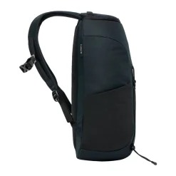 Haglöfs Rygsække|Udstyr-Corker Medium - True Black  True BlackVægt: 678 gramVolumen: 18 literMål LxDxB: 43 x 28 x 19En innovativt designet og karakteristisk dagtursrygsæk i høj kvalitet til unge eventyrere. Fremstillet af genanvendte, beskyttende stoffer. Indholdet i Corker er let at komme til via en smart, stor åbning i siden, der giver god adgang til - og et let overblik over - alt, hvad der er pakket ned i den. Robust opbygning, der forhindrer rygsækken i at falde sammen.Specifikationer:- 100% genanvendt hovedbestanddel, vejrbestandigt og meget holdbart stof- Stor åbning i siderummet, der giver god adgang og overblik over indholdet- En mindre lynlåslomme inde i hovedrummet- Box-facon: forhindrer rygsækken i at falde sammen- Navn og adresselabel trykt indvendigt i rygsækken- En strækbar sidelomme, der kan udvides, til vandflaske eller ekstra udstyr- Anatomisk formede skulderremme Brystrem med brudsikkert sikkerhedsspænde- Ekstern strop for lettere adgang til ting såsom tøj- Reflekslogo for god synlighed- Store lynlåsstrop, der er lette at få fat i- Håndtag i toppen, der er let at gribe fat i- Overfladerne er imprægneret med DWR uden fluorocarbon: hjælper med at holde vand og smuds borteDetaljer