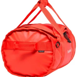 Haglöfs Rejsetasker|Duffelbags-Lava 50 Duffelbag - Habanero  HabaneroMateriale: 900D Polyester med TPE-bagside, 4200D Oxford PolyamidMål: Højde: 31 cm Dybde: 35 cm Bredde: 53 cmVægt: Ca. 1030 gram (50 Liter)En driftsikker rejsetaske plads til alt dit udstyr. Lava er fremstillet rundt om et stort hovedrum med en indvendig, dokumentlomme med lynlås, og et andet rum med lynlås, hvilket kan fordobles som en lomme til at lægge tasken i. Behagelige, justerbare skulderremme, bærehåndtag og løftehåndtag lader dig bære den præcis, hvor du vil.Specifikationer:- Rummeligt hovedrum- Forstærket dobbelt lag i bunden- Forstærkede hjørner- Bærehåndtag- Indvendig lynlåslomme til dokumenter- Aftagelige, justerbare skulderremmene- Indvendigt, lynlåsrum tillader dig at opdele ekstra udstyr eller tøj og kan også deles som opbevaringslommeDetaljer