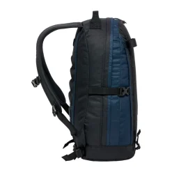 Haglöfs Rygsække|Tasker Og Rygsække-Tight Medium Rygsæk, True Black / Tarn Blue True black / Tarn BlueVolume: ca. 20 literMål (højde x dybde x bredde): 50x23x29 cmVægt: ca. 525 gDen populære Tight rygsæk fra Haglöfs er tilbage i en opdateret version. Haglöfs kombinerer genanvendte materialer med et markant, ikonisk design.De dråbeformede for- og sidepaneler sikrer et lavt tyngdepunkt, hvilket gør den anvendelig til alle former for aktiviteter. Som navnet Tight hentyder – sidder den helt tæt om din ryg takket være de formede stropper og det ergonomisk formede rygpanel. Udstyret med ekstra bærepunkter, smarte funktioner og justeringsmuligheder.Masser af anvendelsesmuligheder: Udviklet som outdor dagstursrygsæk, rigtig fin til hverdagsbrug og populær til studie- og skolebrug.Fakta:- 100 % genanvendt hovedbestanddel, vejrbestandigt og meget holdbart stof- Dråbeformet forside og sidepaneler for et lavt tyngdepunkt- Anatomisk formede skulderremme- En inderlomme med lynlås- En lynlåslomme med let adgang foran- Aftageligt isøksefæste- Reflekslogoer sikrer, at du kan ses- Kompressionsremme i siden for at sikre indholdet- Justerbart hoftebælte, aftageligt- Justerbar brystrem, der giver bedre komfort, når du går- Håndtag i toppen, der er let at gribe fat i- Nøgleholder- Overfladerne er imprægneret med DWR uden fluorocarbon: hjælper med at holde vand og smuds borteDetaljer