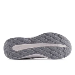 New Balance Fritidssko|Sneakers-880 V7 Walking Damesko  Pearl GrayNew Balance Fresh Foam Walking 880 v7 har en blød Fresh Foam-mellemsål for ekstra støddæmpning, hvor du har mest brug for det, og hjælper dine fødder med at holde sig komfortable på lange gåture. Med en NDurance-ydersål i gummi er disse vandresko lavet til at være holdbare kilometer efter kilometer, mens ydersålens Walking Strike Path-teknologi hjælper med at guide din fod til jævne skridt.Specifikationer:- Dæmpende Fresh Foam-mellemsål, som er omhyggeligt udviklet til at gøre skoen ekstra let og behagelig- Overdel i ruskind/mesh for holdbarhed og en let fornemmelse- Ydersål af NDurance-gummi leverer overlegen slidstyrke, så skoene holder længere selv i de områder, som bliver slidt allermest- Ydersålen er fremstillet med Walking Strike Path-teknologi, som guider foden gennem hele gangcyklussenDetaljer