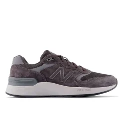 New Balance Fritidssko|Sneakers-880 V7 Walking Herresko  Black CementNew Balance Fresh Foam Walking 880 v7 har en blød Fresh Foam-mellemsål for ekstra støddæmpning, hvor du har mest brug for det, og hjælper dine fødder med at holde sig komfortable på lange gåture. Med en NDurance-ydersål i gummi er disse vandresko lavet til at være holdbare kilometer efter kilometer, mens ydersålens Walking Strike Path-teknologi hjælper med at guide din fod til jævne skridt.Specifikationer:- Dæmpende Fresh Foam-mellemsål, som er omhyggeligt udviklet til at gøre skoen ekstra let og behagelig- Overdel i ruskind/mesh for holdbarhed og en let fornemmelse- Ydersål af NDurance-gummi leverer overlegen slidstyrke, så skoene holder længere selv i de områder, som bliver slidt allermest- Ydersålen er fremstillet med Walking Strike Path-teknologi, som guider foden gennem hele gangcyklussenDetaljer
