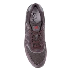 New Balance Fritidssko|Sneakers-880 V7 Walking Herresko  Black CementNew Balance Fresh Foam Walking 880 v7 har en blød Fresh Foam-mellemsål for ekstra støddæmpning, hvor du har mest brug for det, og hjælper dine fødder med at holde sig komfortable på lange gåture. Med en NDurance-ydersål i gummi er disse vandresko lavet til at være holdbare kilometer efter kilometer, mens ydersålens Walking Strike Path-teknologi hjælper med at guide din fod til jævne skridt.Specifikationer:- Dæmpende Fresh Foam-mellemsål, som er omhyggeligt udviklet til at gøre skoen ekstra let og behagelig- Overdel i ruskind/mesh for holdbarhed og en let fornemmelse- Ydersål af NDurance-gummi leverer overlegen slidstyrke, så skoene holder længere selv i de områder, som bliver slidt allermest- Ydersålen er fremstillet med Walking Strike Path-teknologi, som guider foden gennem hele gangcyklussenDetaljer