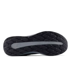 New Balance Fritidssko|Sneakers-880 V7 Walking Herresko  BlackNew Balance Fresh Foam Walking 880 v7 har en blød Fresh Foam-mellemsål for ekstra støddæmpning, hvor du har mest brug for det, og hjælper dine fødder med at holde sig komfortable på lange gåture. Med en NDurance-ydersål i gummi er disse vandresko lavet til at være holdbare kilometer efter kilometer, mens ydersålens Walking Strike Path-teknologi hjælper med at guide din fod til jævne skridt.Specifikationer:- Dæmpende Fresh Foam-mellemsål, som er omhyggeligt udviklet til at gøre skoen ekstra let og behagelig- Overdel i ruskind/mesh for holdbarhed og en let fornemmelse- Ydersål af NDurance-gummi leverer overlegen slidstyrke, så skoene holder længere selv i de områder, som bliver slidt allermest- Ydersålen er fremstillet med Walking Strike Path-teknologi, som guider foden gennem hele gangcyklussenDetaljer