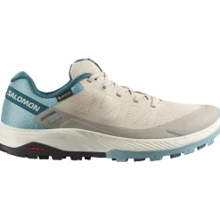 Salomon Vinterfodtøj|Vinterfodtøj-Outrise Gore-Tex Damesko Feather Gray / Stone Blue / StargazerVægt: 260 gramSalomon Outrise er en let allround outdoor sko til gåturene i naturen eller som praktisk og smart fritidssko. Denne model har en Gore-Tex® membran, der sikrer vandtæhed samtidg med at fødderne kan ånde og kommer af med overskudsvarmen.Skoens overdel er fremstillet i en let konstruktion med åndbar mesh, god beskyttelse og SensiFit™ påsvejset, der bidrager til en god pasform rund om foden, når skoen snørres.Fakta:- Gore-Tex® membran- Fuze Foam EVA mellemsål bidrager til komfort i stødabsobering og skridtafviklingen- All Terrain Contragrip® undersål i slidstærkt gummi med et mønster, der giver fodfæste i både tørt, vådt, fast og løst underlag. Detaljer
