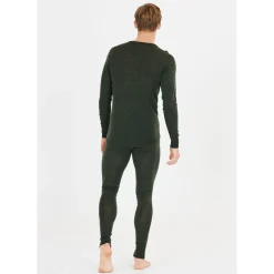 Whistler Skitøj|Vintertøj-Cerro Merinould Skiundertøjssæt Herre, deep forest  3053 Deep ForestMateriale: 85% Merinould 15% Lyocell (silkeagtigt mod huden)  Funktionelt undertøj med merinould har den egenskab at holde kropstemperaturen stabil i al slags vejr. Velegnet til mange former for udendørs aktiviteter. Eller indendørs, hvis der skal spares lidt på varmeregningen.Fakta:- 85% af produktet indeholder super blødt 