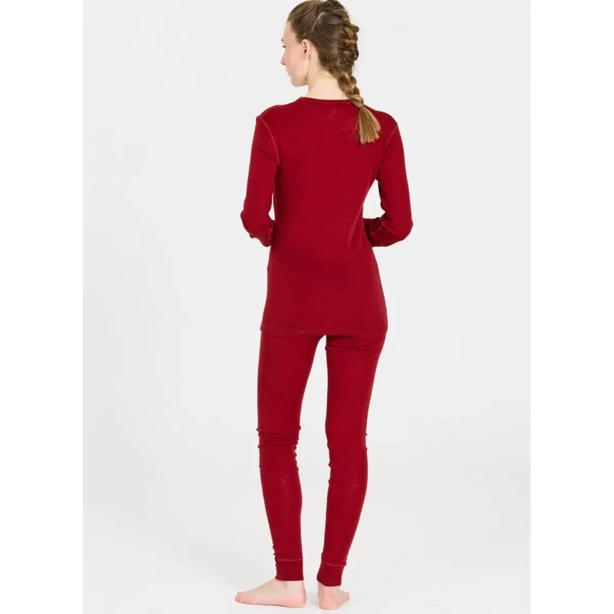 Whistler Skitøj|Vintertøj-Cerro Merinould Skiundertøjssæt Dame, sun-dried tomato 4260 Sun-dried TomatoMateriale: 85% Merinould 15% Lyocell (silkeagtigt mod huden) Funktionelt undertøj med merinould har den egenskab at holde kropstemperaturen stabil i al slags vejr. Velegnet til mange former for udendørs aktiviteter. Eller indendørs, hvis der skal spares lidt på varmeregningen.Fakta:- 85% af produktet indeholder super blødt "Merinould" som ikke kradser mod huden- 15% er materialet lyocell (naturmateriale), der føles silkeagtigt mod huden. Bidrager til både varme og åndbarhed/svedtransport. - Ingen generende syninger- Pasformen er tætsiddende, men giver samtidig god bevægelsesfrihed - Hurtigtørrende, åndbart og antibakteriel materiale - Blandingen af merinould og lyocell, sikrer en god temperaturregulering for kroppen - Kan benyttes til de fleste udendørsaktiviteter, så som løbeturen, skituren og til vandreturen- Isolationsevne til ca. minus 30 graderDetaljer